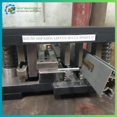 Bảo trì khuôn dập tấm để đảm bảo độ chính xác khi vận hành