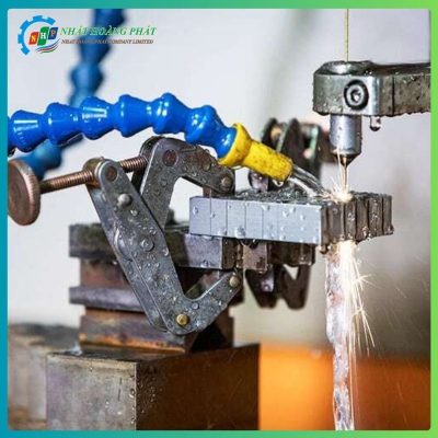 Gia công cắt dây EDM chi tiết